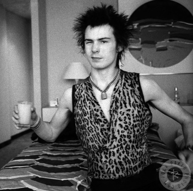10 de Maio - 1957 – Sid Vicious, baixista dos Sex Pistols (m. 1979).