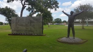 27 de Março - Painel do John Gleen e estátua do Gagarin em Houston, proximo ao antigo escritório da NASA em Wayside Drive