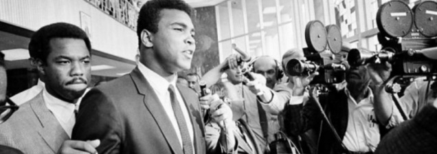 28 de Abril - 1967 – Muhammad Ali recusa-se a lutar na Guerra do Vietnã. Ele foi punido com a cassação do título mundial de boxe.