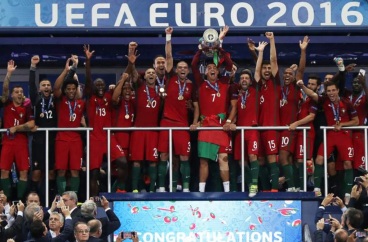 10 de Julho – 2016 - A Seleção Portuguesa de Futebol vence pela primeira vez na história o Campeonato Europeu de Futebol.