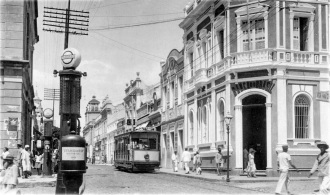 13 de Abril - Sistema de bondes de Fortaleza na década de 1930, na rua Floriano Peixoto. Fortaleza - CE.