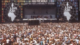 13 de Julho – Dia Mundial do Rock - 1985 – Realização do Live Aid, com artistas lendários da música pop e do rock mundial.