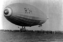 6 de Julho – 1919 – O dirigível britânico R-34 aterra em Nova Iorque, completando a primeira travessia do Atlântico.