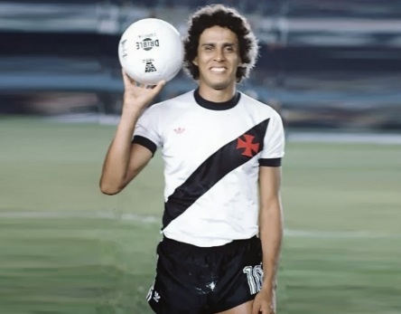 13 de Abril - 1954 — Roberto Dinamite, ex-futebolista brasileiro.