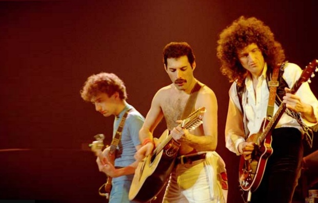 19 de Julho - Brian May - 1947 – 70 Anos em 2017 - Acontecimentos do Dia - Foto 8 - Com a banda Queen, completa, ainda com Freddie Mercury.