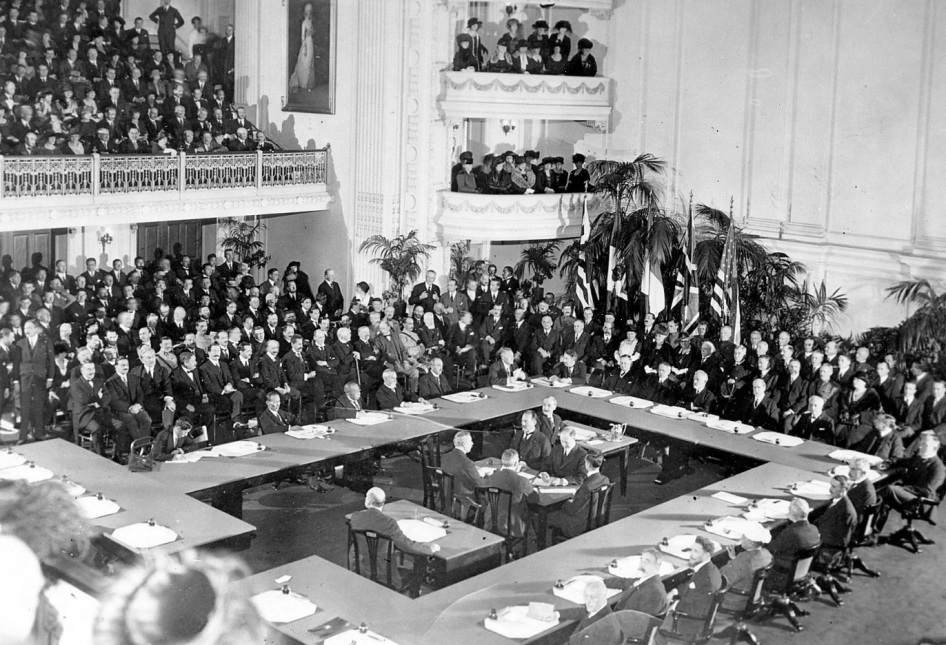 28 de Junho – Tratado de Versalhes (1919).