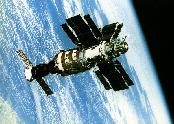 17 de Setembro – 1985 – A Soyuz T-14 acopla-se à estação espacial Salyut 7.