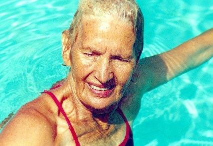 16 de Abril - 2007 — Maria Lenk - nadadora brasileira (n. 1915).