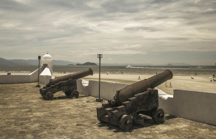 19 de Maio - Canhões do Forte São João, em Bertioga - SP.