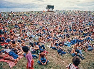 15 de Abril - Iacanga é um município brasileiro do estado de São Paulo - Woodstock Brasileiro - Festival de Águas Claras.