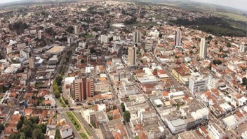 28 de Agosto — Foto aérea da cidade — Araguari (MG) — 129 Anos em 2017.