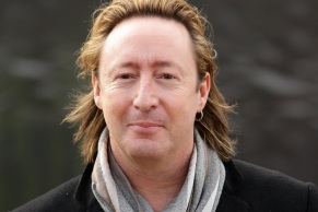 8 de Abril - 1963 — Julian Lennon, cantor e músico britânico.