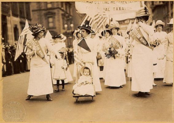 8 de março - 1911 - Passeata pelo direito ao voto feminino em Nova Iorque