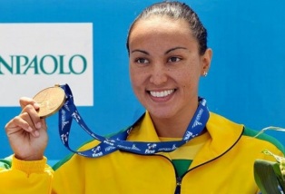 8 de março - Poliana Okimoto - maratonista aquática brasileira.