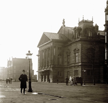 11 de Abril - 1888 - É inaugurado o Concertgebouw em Amsterdã, Holanda.