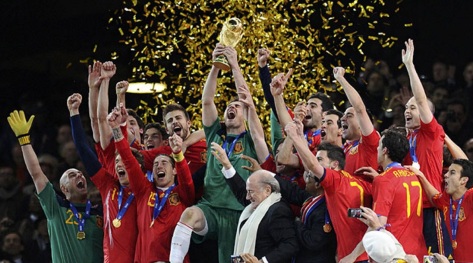 11 de Julho – 2010 – A seleção de Futebol da Espanha vence pela primeira vez o campeonato mundial de futebol.