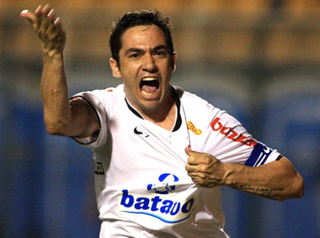 3 de Junho - 1981 – Chicão, futebolista brasileiro.