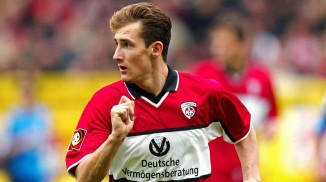 9 de Junho - 1978 — Miroslav Klose, futebolista, alemão, de origem polonesa - Jogando pelo Kaiserslautern.