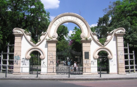 2 de Maio - Passeio Público de Curitiba e o seu portão (réplica do Le Cimetière Asnières).