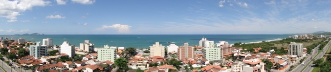 29 de Julho - Praia dos Cavaleiros, a mais famosa de Macaé, protegida por leis ambientais, a exemplo de que os prédios da orla não podem passar de 7 andares. — Macaé (RJ) — 204 A