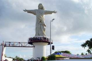 23 de Junho - Monumento do Cristo recebe visitantes — Esplanada (BA) — 86 Anos.