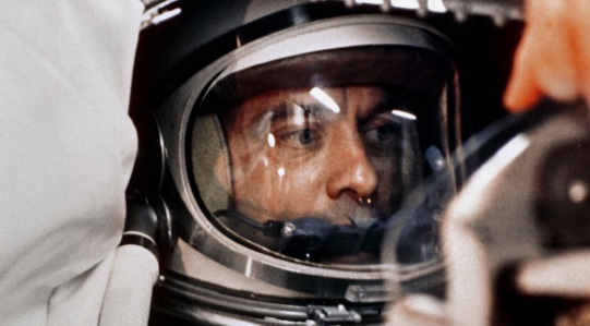 5 de Maio - 1961 — Programa Mercury — Mercury-Redstone 3 — Alan Shepard torna-se o primeiro americano a viajar para o espaço sideral, num voo suborbital.