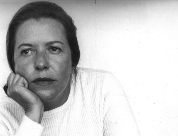21 de Abril - 1930 - Hilda Hilst, poetisa, escritora e dramaturga brasileira (m. 2004).