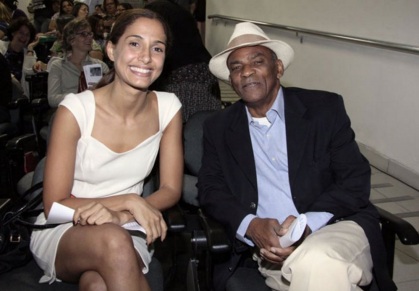 13 de Junho - Camila Pitanga com seu pai, Antonio Pitanga.