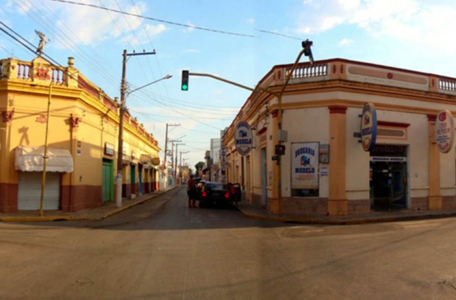 6 de Outubro - Rua da cidade — Cáceres (MT) — 249 Anos em 2017.