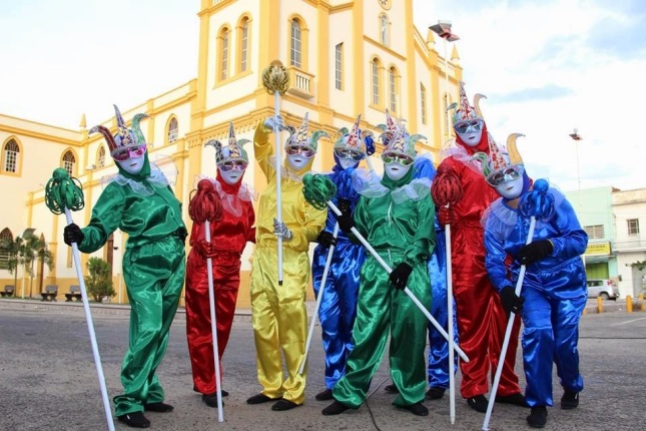 27 de Maio - Com muita criatividade os Mascarados abrilhantaram o Carnaval 2015 de Tabira (PE) - 68 Anos.