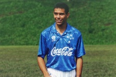 22 de Setembro – Ronaldo Nazário - Fenômeno - 1976 – 41 Anos em 2017 - Acontecimentos do Dia - Foto 17.