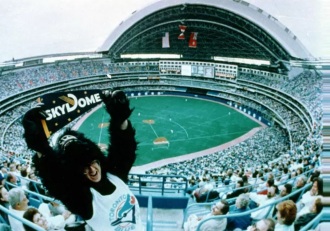 3 de Outubro - 1986 — Inicia-se a construção do estádio SkyDome, em Toronto.