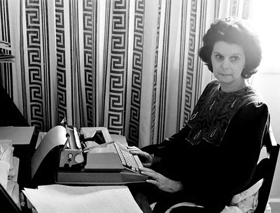25 de Abril - 1925 — Janete Clair, autora brasileira de folhetins para rádio e televisão (m. 1983)