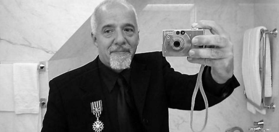 24 de Agosto — Paulo Coelho - 1947 – 70 Anos em 2017 - Acontecimentos do Dia - Foto 17.