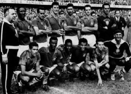 16 de Maio - Brasil 1958 - Vicente Feola (treinador), Djalma Santos, Zito, Bellini, Nilton Santos, Orlando, Gylmar - Garrincha, Didi, Pelé, Vava, Zagallo.