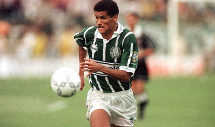 19 de Abril - 1972 - Rivaldo, futebolista brasileiro no Palmeiras.