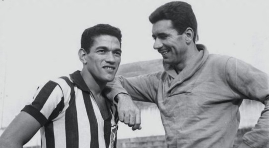 16 de Maio - 1925 – Nilton Santos, futebolista brasileiro (m. 2013) - com Garrincha, jovens.