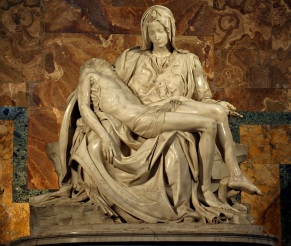 21 de Maio - 1972 - A escultura de Michelangelo,Pietà, é atingida por várias marteladas dadas por Laszlo Toth, um húngaro naturalizado australiano, na Capela Sistina, no Vaticano.