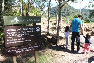 1 de Junho - Parque Nacional do Itatiaia - Família chegando - RJ.
