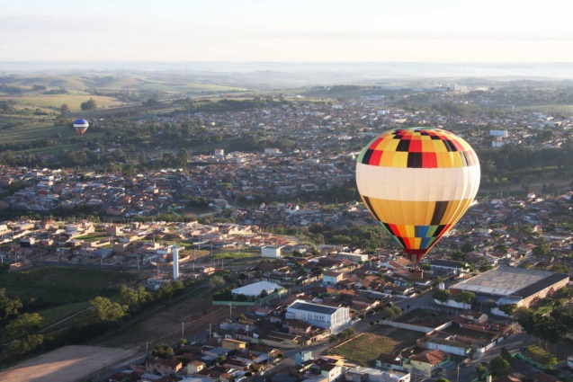 6 de Setembro – Foto aérea da cidade - Balonismo — Boituva (SP) — 80 Anos em 2017.