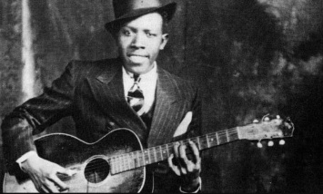 8 de Maio - 1911 — Robert Johnson, cantor e guitarrista de blues estadunidense (m. 1938).