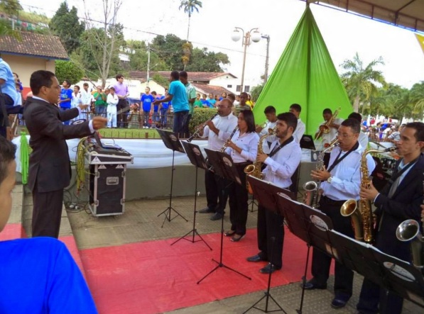 4 de Junho - 2013 - Banda toca para o público no aniversário de 60 anos da cidade, em Joaquim Nabuco (PE).