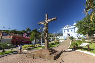 3 de Setembro – Igreja e o Cristo na Cruz — Ilhabela (SP) — 212 Anos em 2017.