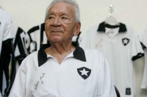 16 de Maio - 1925 – Nilton Santos, futebolista brasileiro (m. 2013) - no Botafogo, idoso.