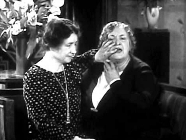 14 de Abril - Anne Sullivan com Helen Keller, velhas.