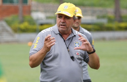 21 de Agosto – 1956 – Vadão, ex-futebolista e treinador brasileiro.
