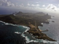10 de Agosto – Fotografia aérea da ilha principal do arquipélago — Fernando de Noronha (PE) — 514 Anos em 2017.