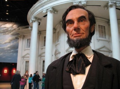 3 de Outubro - 1863 — Abraham Lincoln proclama dia de ação de graças, a última quinta-feira de Novembro.