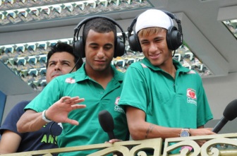 13 de Agosto – Lucas Moura com Neymar.