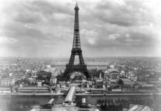 6 de maio - 1889 – A Torre Eiffel é oficialmente aberta ao público durante a Exposição Universal em Paris.